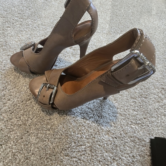 Michael Kors Women's Tan Peep Toe Heels - Picture 5 of 9